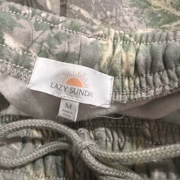 Lazy Sunday Green Leafy Camo Sweatpants Size M - Picture 2 of 4